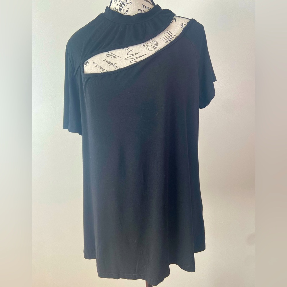 Women’s Black Cutout Short Sleeve Top